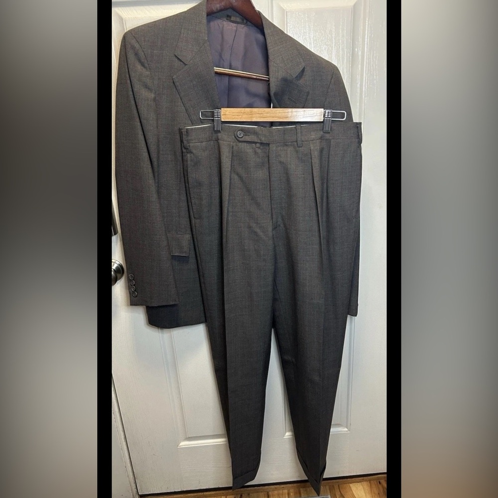VTG The Country Gentleman Suit Gray Pinstripe Hand Tailored USA 42R 34x31”
